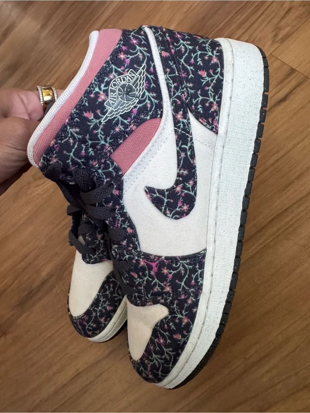 Air Jordan 1 Mid SE GS 'Floral'